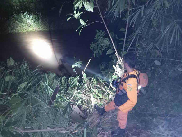 Seorang Bocah Terseret Arus Saat Berenang di Kali Angke