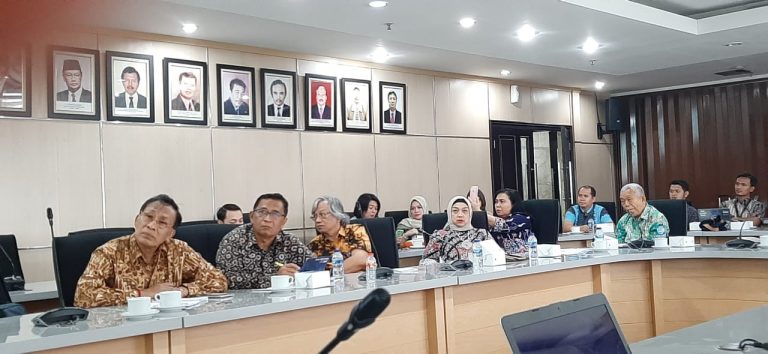 Melestarikan Antibiotik Terakhir untuk Manusia, dengan Melarang Penggunaannya pada hewan