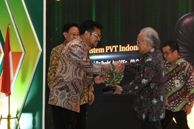 Mentan Sambangi Bulog dan Ajak Ekspor Beras