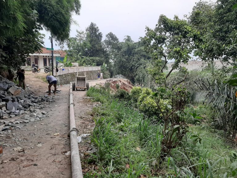 Pemukiman dan Akses Jalan Terputus Akibat Longsor di Kecamatan Sawangan Depok