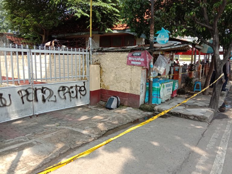Tas Diduga Bom Diletakkan Disamping Gereja Bethel Pancoran Mas Depok