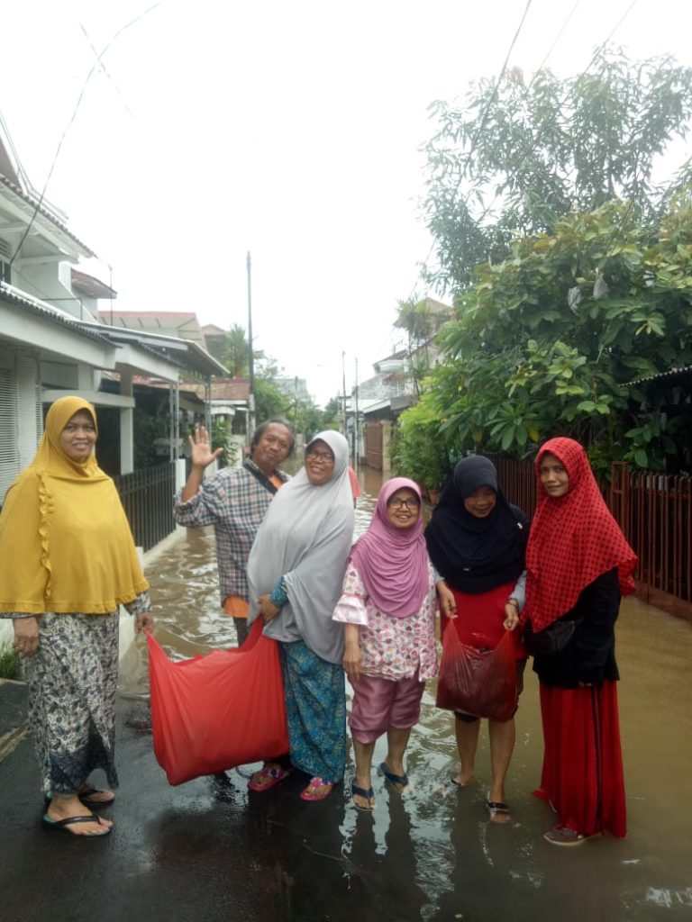 Tangani Banjir di Bekasi, Anggota DPR RI Fraksi PKS Kirim Makanan Buat Warga
