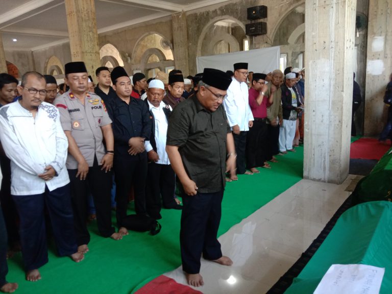 Wali Kota DepokPimpin Pelaksanaan  Sholat Jenazah
