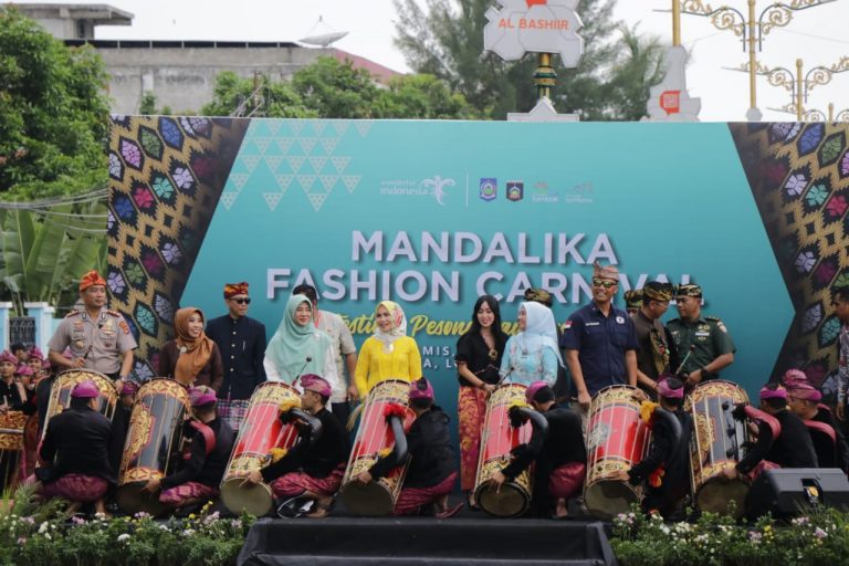 Melalui Efent MFC, Ketua Dekranasda NTB dan Wabup Loteng Ajak Masyarakat Lestarikan Budaya