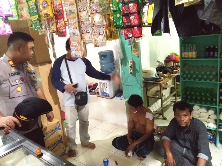 Lindungi Diri, Pedagang Kelontong Lawan 5  Perampok Bertopeng Dengan Tangan Kosong