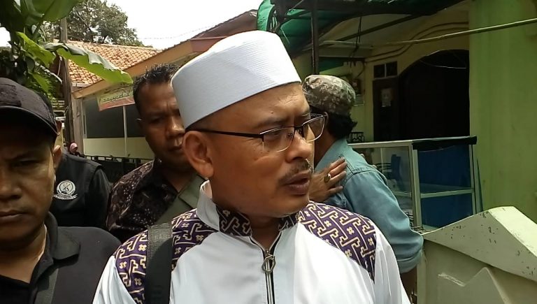 Rumah Ketua PA 212 Dilempar Batu, Kacah Jendela Pecah