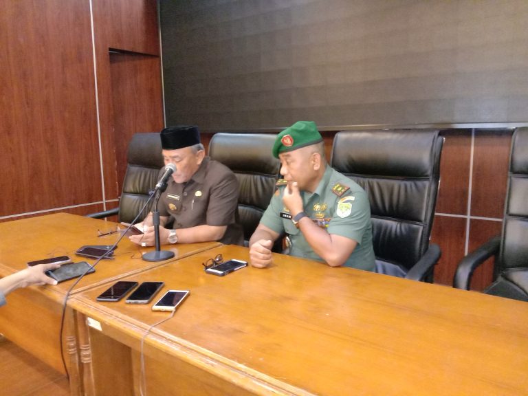 76 Perawat Mitra Keluarga Berinteraksi Dengan Pasien Corona