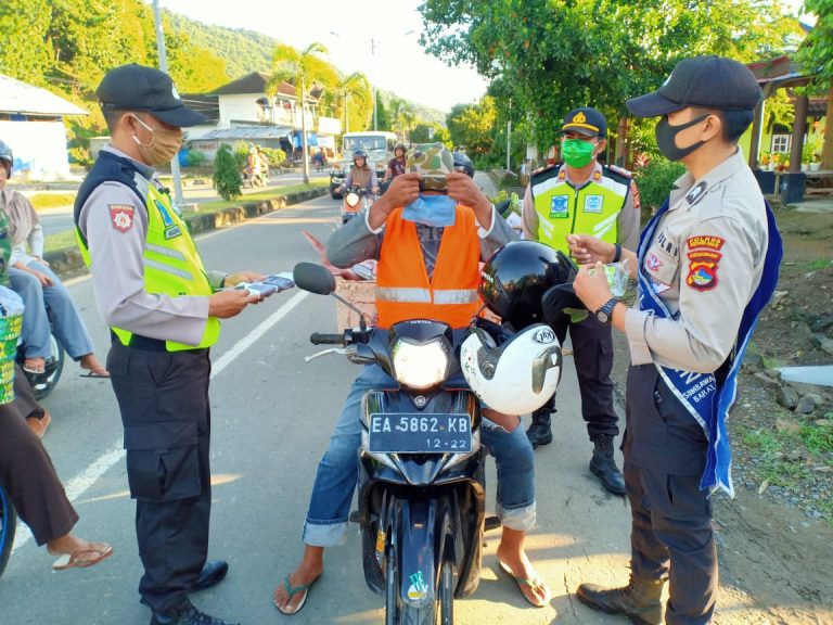Cegah Corona, Ditlantas Polda NTB Sisipkan Edukasi Pemakaian Masker Saat Operasi Gatarin 2020