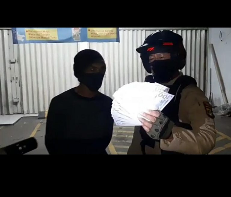 Pemuda Asal Tangerang Diamankan Lantaran Kedapatan Bawa Uang Palsu Pechaan Dollar