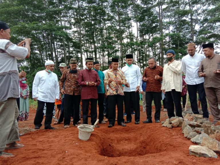 Hadiri Peletakan Batu Pertama Pembangunan Ponpes Fantastis, Imam Masjid Istiqlal: Semoga Lahirkan Generasi Qur’an