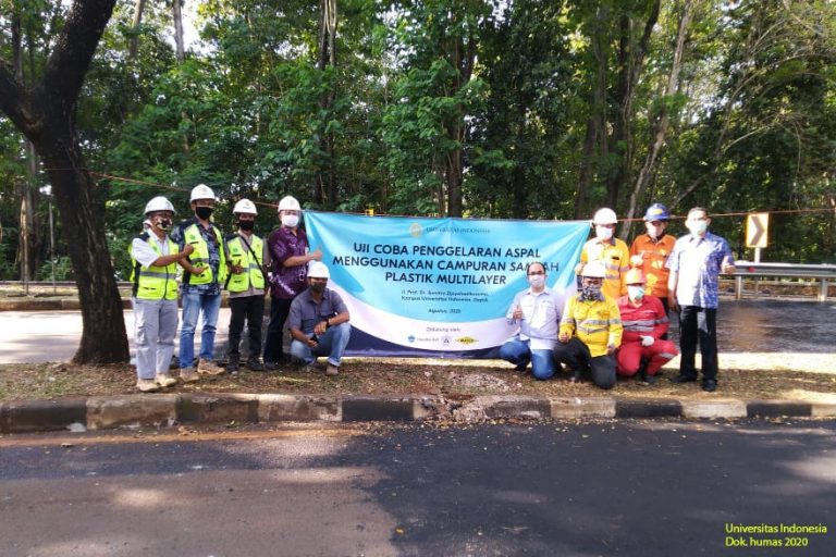 Kampus UI Depok Uji Coba Aspal Berbahan Sampah Plastik Multilayer