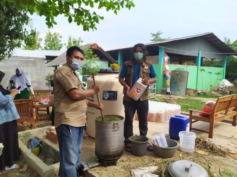 Yayasan Sahabat Ciliwung Ciptakan Disinfektan Organik Ramah Lingkungan