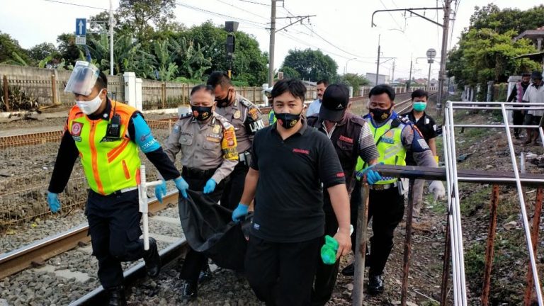 Pria Paruh Baya Tewas Seketika Setelah Terseret 10 Meter Diperlintasan KA Dewi Sartika Depok