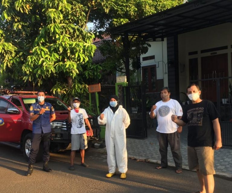 Cegah Pandemi Covid-19, Damkar Depok Lakukan Penyemprotan Disinfektan