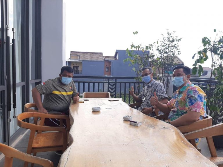 Peringati HUT TNI, Ditlantas Polda NTB dan Jasa Raharja Berikan SIM Gratis
