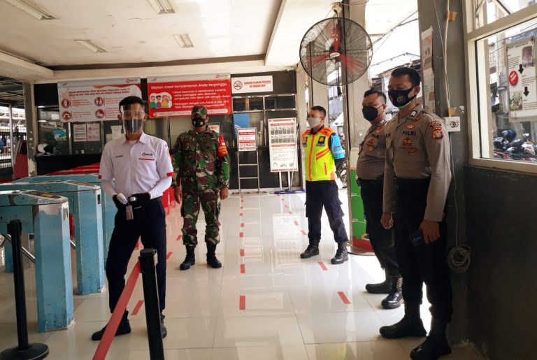 Cegah Pendemo Omnibus Law ke Jakarta, Stasiun Kereta di Depok Dijaga Ketat Aparat