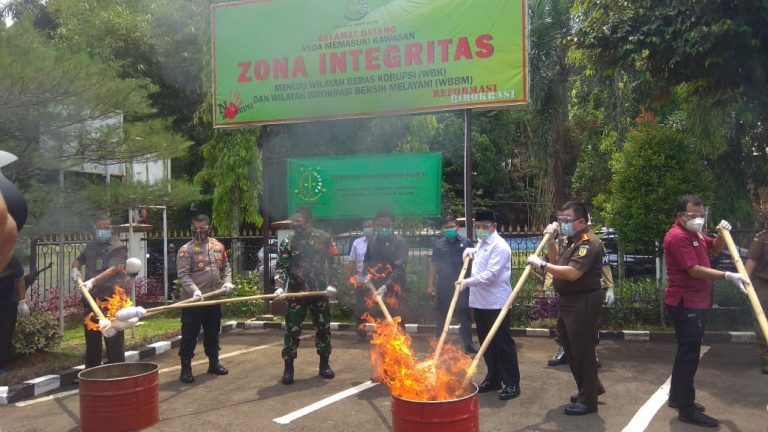 Kejari Depok Musnahkan Barbut Perkara Tindak Pidana Umum