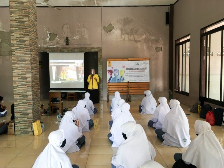Mahasiswa KTTI UI Edukasi Protokol Kesehatan di Pesantren Ibnu Sina Bogor