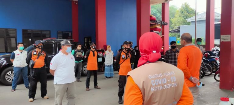 Damkar Depok Latih 25 Orang Menjadi Relawan Penyemprot Disinfektan