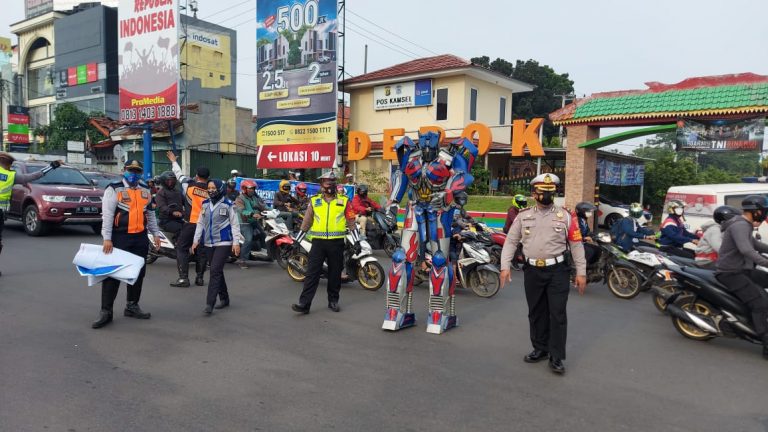 Unik! Satlantas Polrestro Depok Terjunkan Transformers dalam Operasi Zebra Jaya 2020