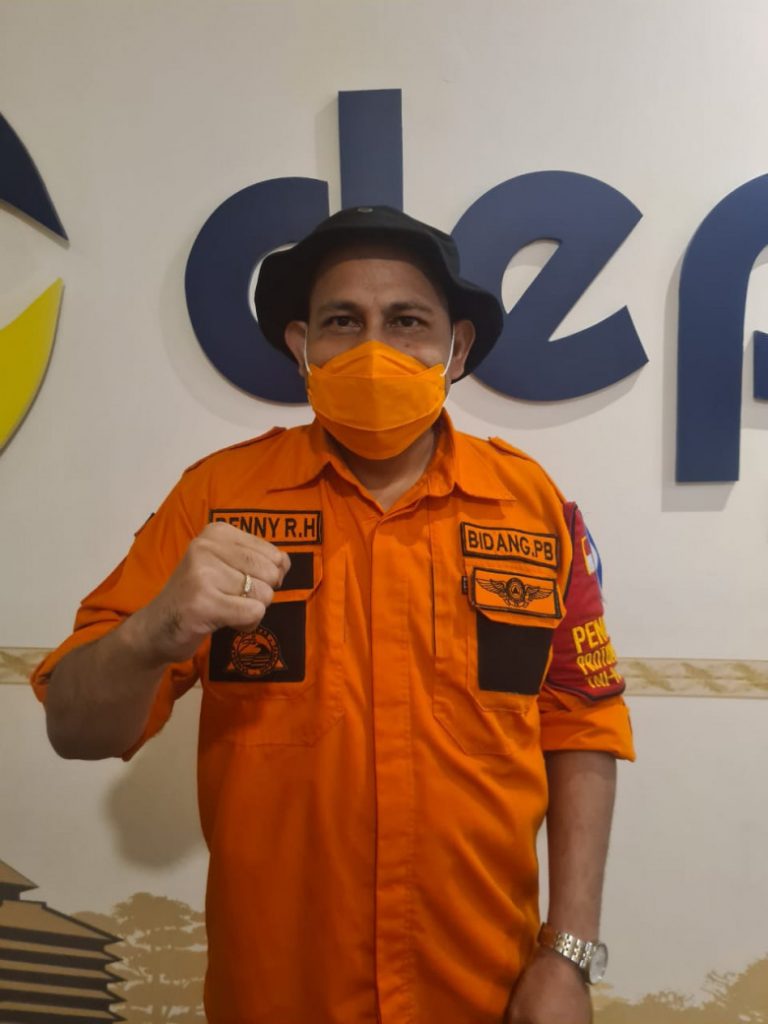 Damkar Depok Berikan Ular Secara Gratis Kepada Warga Yang Mau Mengadopsi