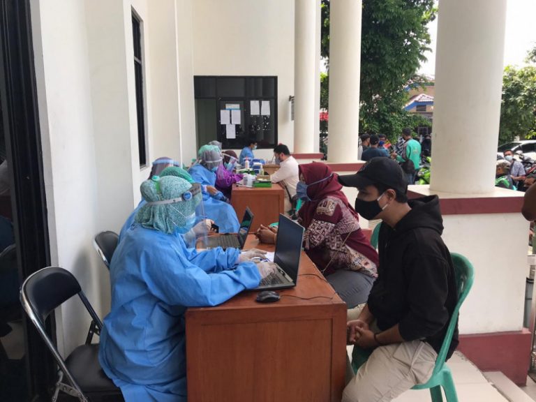 Menjelang Hari Pencoblosan,Ribuan Anggota KPPS Jalani Tes Covid-19