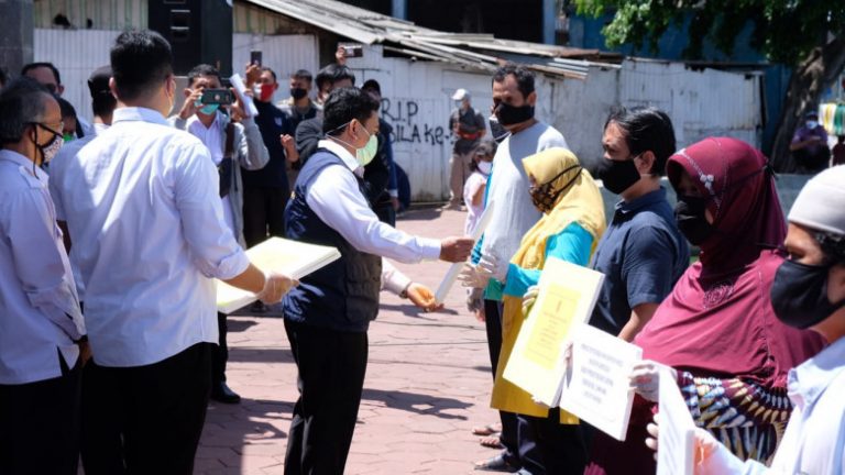 Disrumkim Depok Beri Bantuan Bagi Korban Bencana Alam