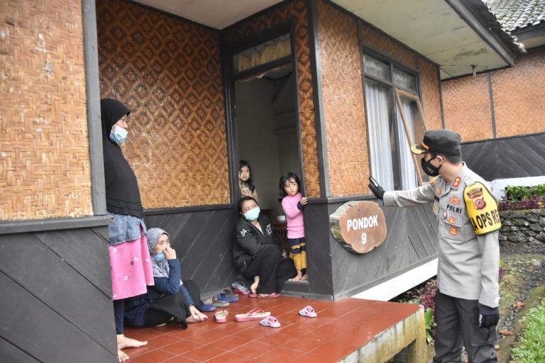 Kapolres Bogor, Dandim, dan BPBD Bogor Tinjau Lokasi Banjir di Gunung Emas Desa Tuggu Selatan