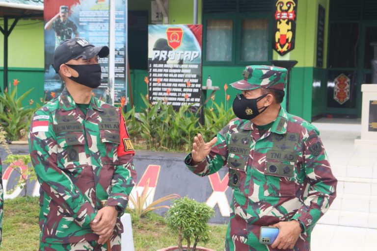 Dansatgas Pamtas RI-Malaysia Yonif 642/Kapuas Terima Kunjungan Pa Sahli Tk. II Kasad