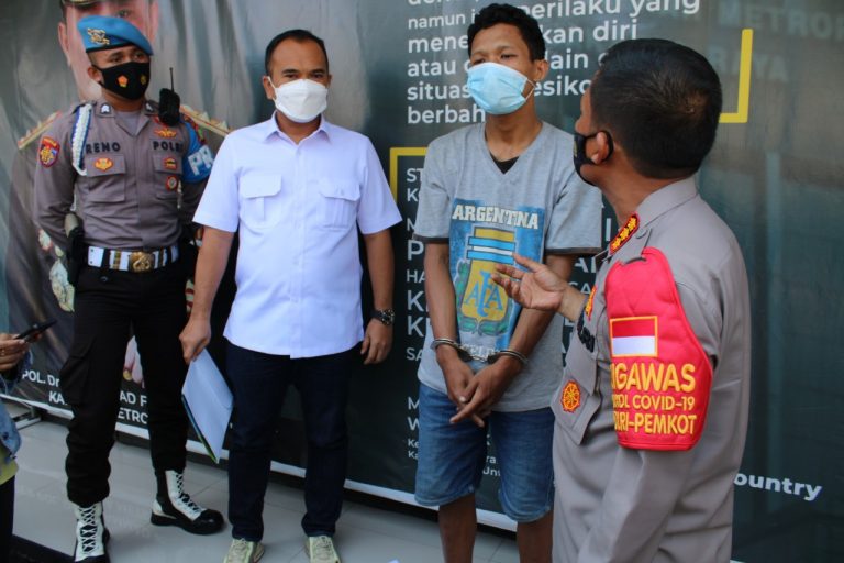 Pria Penganiayaya Anak Kandung Berhasil Dibekuk Anggota Polres Metro Depok