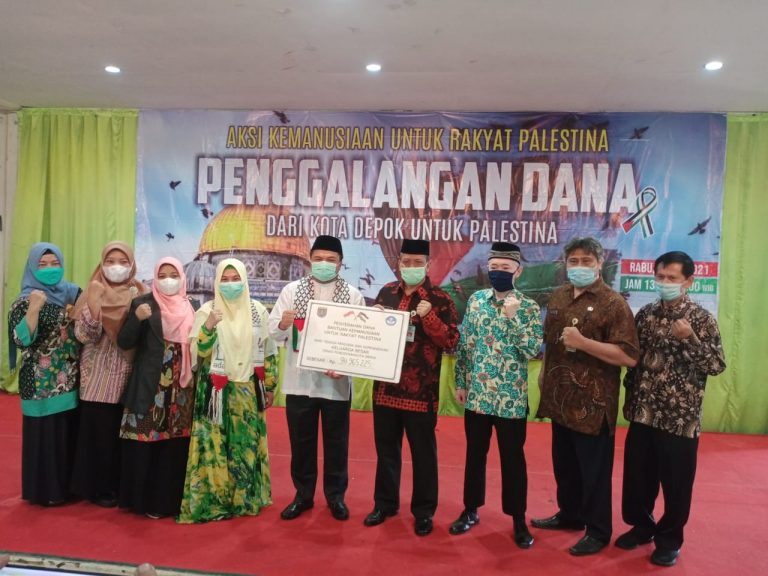Hasil Donasi Kemanusiaan Dari Perangkat Pendidikan Untuk Palestina Diserahkan Ke MUI Kota Depok