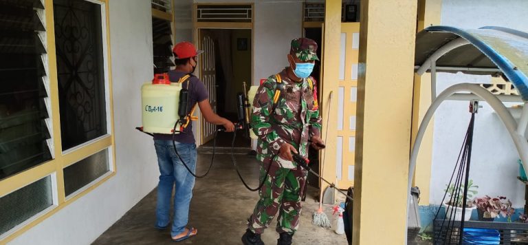 Ciptakan Suasana Aman dari Covid-19, TNI-Polri Kompak Semprotkan Disinfektan