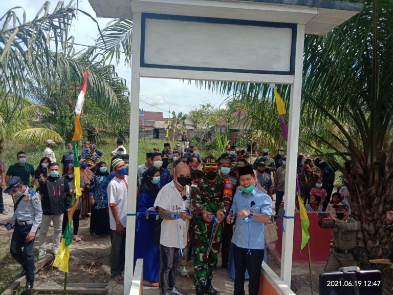 Peduli Infrastruktur, Dandim 1208/Sambas Dampingi Bupati Resmikan Jembatan