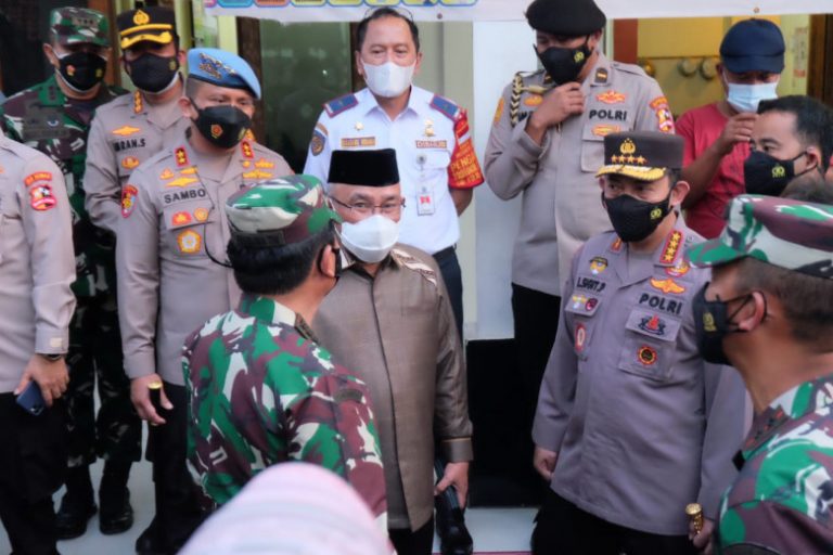 Wali Kota Depok Dampingi Kapolri, Panglima TNI, Dan Kemenkes Tinjau Pos PPKM di Cilodong