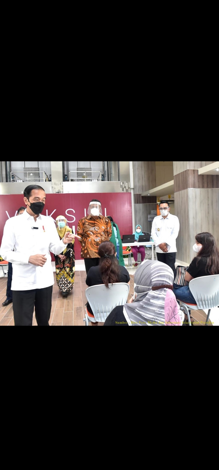 Jokowi Tinjau Vaksinasi di RSUI Depok