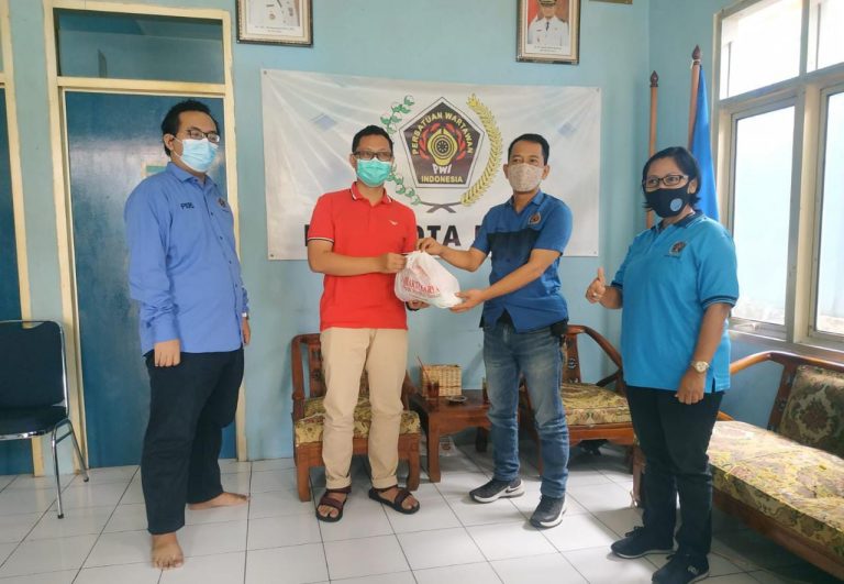 PWI Depok Dapat Bantuan Paket Sembako Dari Anggota DPRD Provinsi Jabar