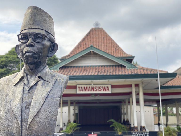 Tamansiswa dan Indonesia Dua Hal yang tidak Boleh Saling Meninggalkan