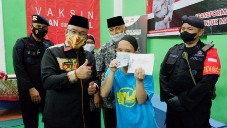 Para Penyandang Disabilitas Di YPLB Dapat KTP Langsung Dari Wali Kota Depok