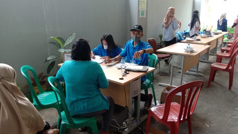 Ribuan Masyarakat Ikuti Vaksinasi Tahap Kedua di Sekretariat DPD KNPI Kota Depok