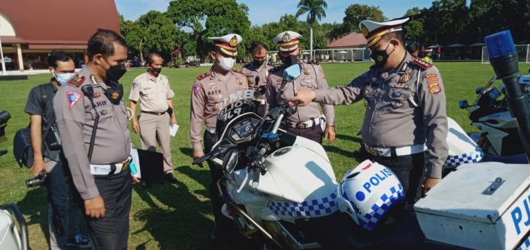 Kombes Pol Djoni Widodo Periksa Kendaraan PJR untuk Pengawalan WSBK