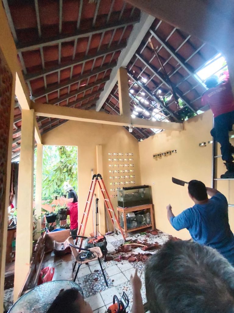 Hujan Disertai Angin Kencang, Empat Rumah Warga di Sawangan dan Bojong Sari Rusak
