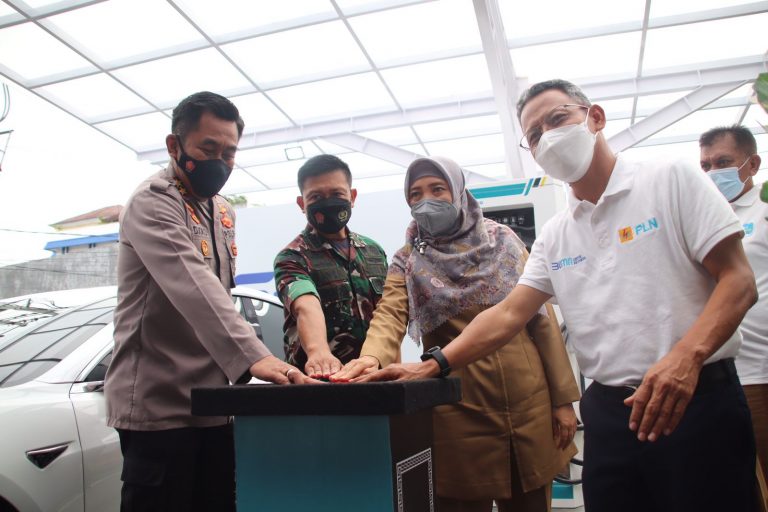 Langkah Dalam Mewujudkan Net – Zero Emission Tahun 2050, SPKLU NTB Diresmikan