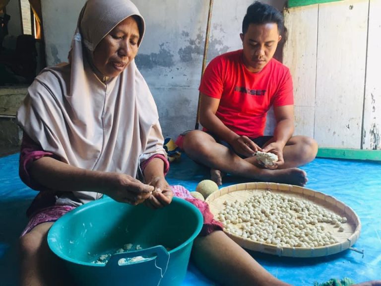 Perempuan-Perempuan yang Menemani