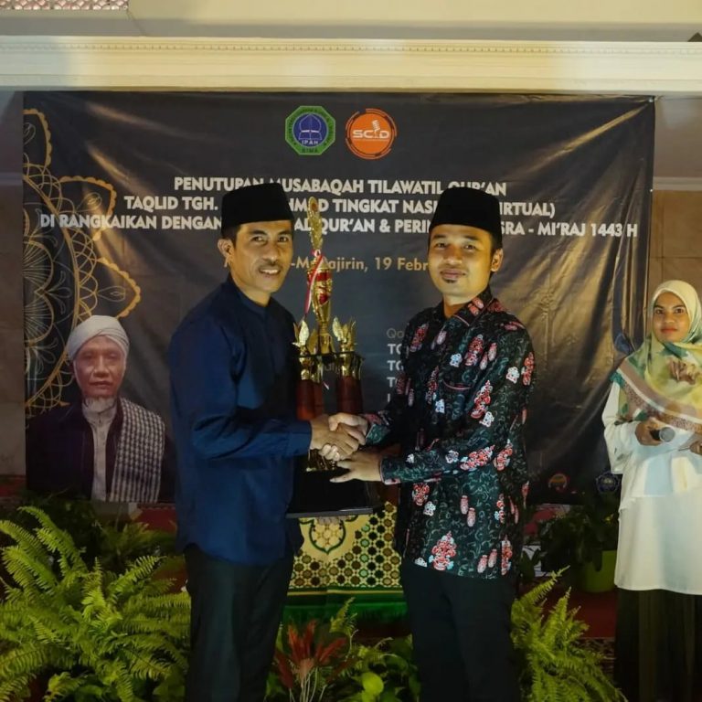 Hadiah Umroh Diberikan kepada Juara Umum MTQ Taqlid TGH. Ramli Ahmad