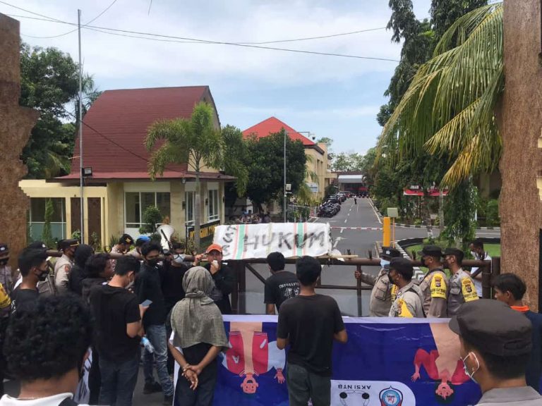 Gelar Aksi Demonstrasi, Aliansi Rakyat Pro Demokrasi Tuntut Polda NTB Kerja Sesuai Amanah Undang-undang