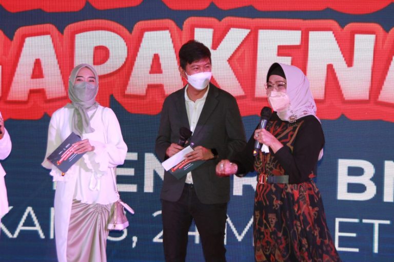 BNI Serahkan Hadiah Utama Mobil Listrik Mewah Tesla Kepada Pemenang Undian