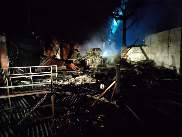 Enam Lapak Di Mataram Dilalap Si Jago Merah