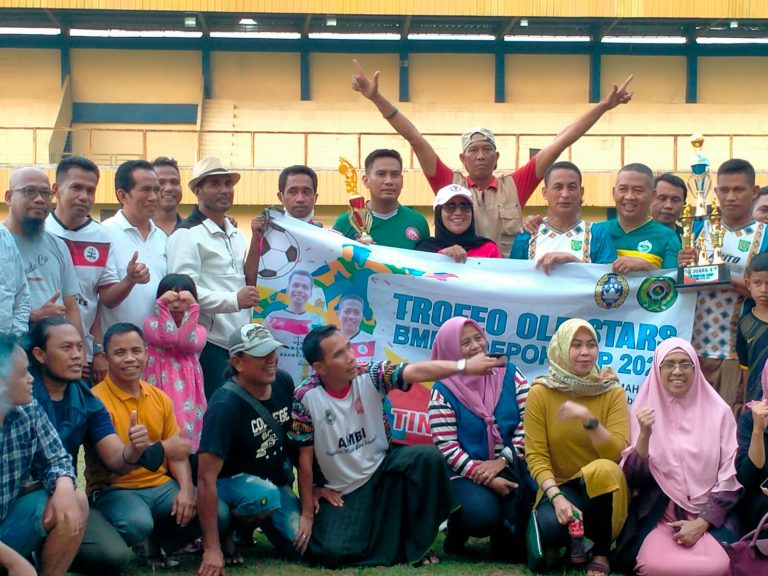 Mujahid A. Latief dan Umi Berlian Hadiri Turnamen Trofeo Old Stars BMMB Depok di Stadion Mahakam
