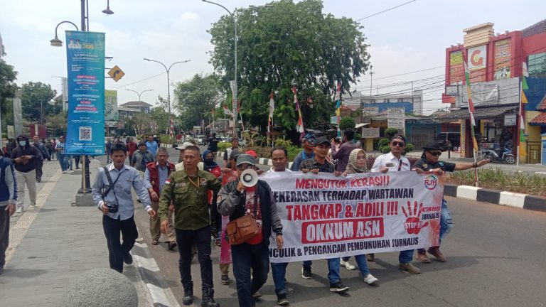 PWI Jabar Mendesak Kepolisian Mengusut Tuntas Dugaan Penganiayaan Dua Wartawan di Karawang