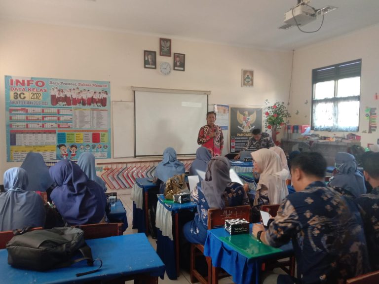 Program Doktor PKLH UNJ Gelar Kegiatan Pengabdian Kepada Masyarakat